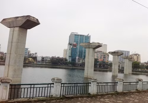 Dự án đường sắt đô thị tuyến Cát Linh - Hà Đông đội giá hàng trăm tỷ đồng do chậm giải phóng mặt bằng, nhưng Hà Nội chưa xét trách nhiệm các cá nhân, tổ chức.