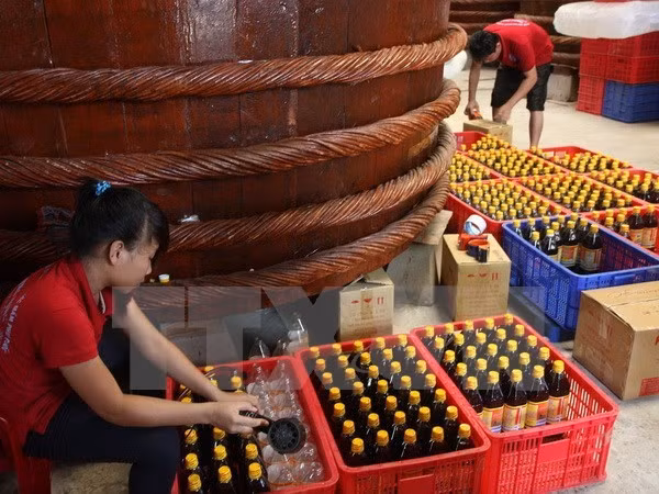 Kết quả kiểm tra do Bộ Y tế chủ trì cho thấy, 247 mẫu nước mắm thu thập ngẫu nhiên từ 82 cơ sở sản xuất đều đảm bảo an toàn. ảnh minh họa: TTXVN. Kết quả kiểm tra do Bộ Y tế chủ trì cho thấy, 247 mẫu nước mắm thu thập ngẫu nhiên từ 82 cơ sở sản xuất đều đảm bảo an toàn. ảnh minh họa: TTXVN.