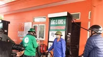 Vẫn còn băn khoăn khi tăng phí môi trường với xăng dầu ảnh 3