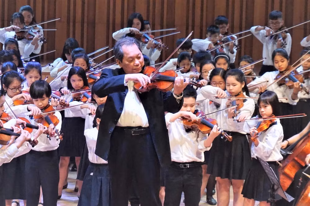 Giáo sư, nghệ sĩ nhân dân Violin Ngô Văn Thành dàn dựng, hướng dẫn cho học sinh khoa Dây của Học viện âm nhạc quốc gia Việt Nam