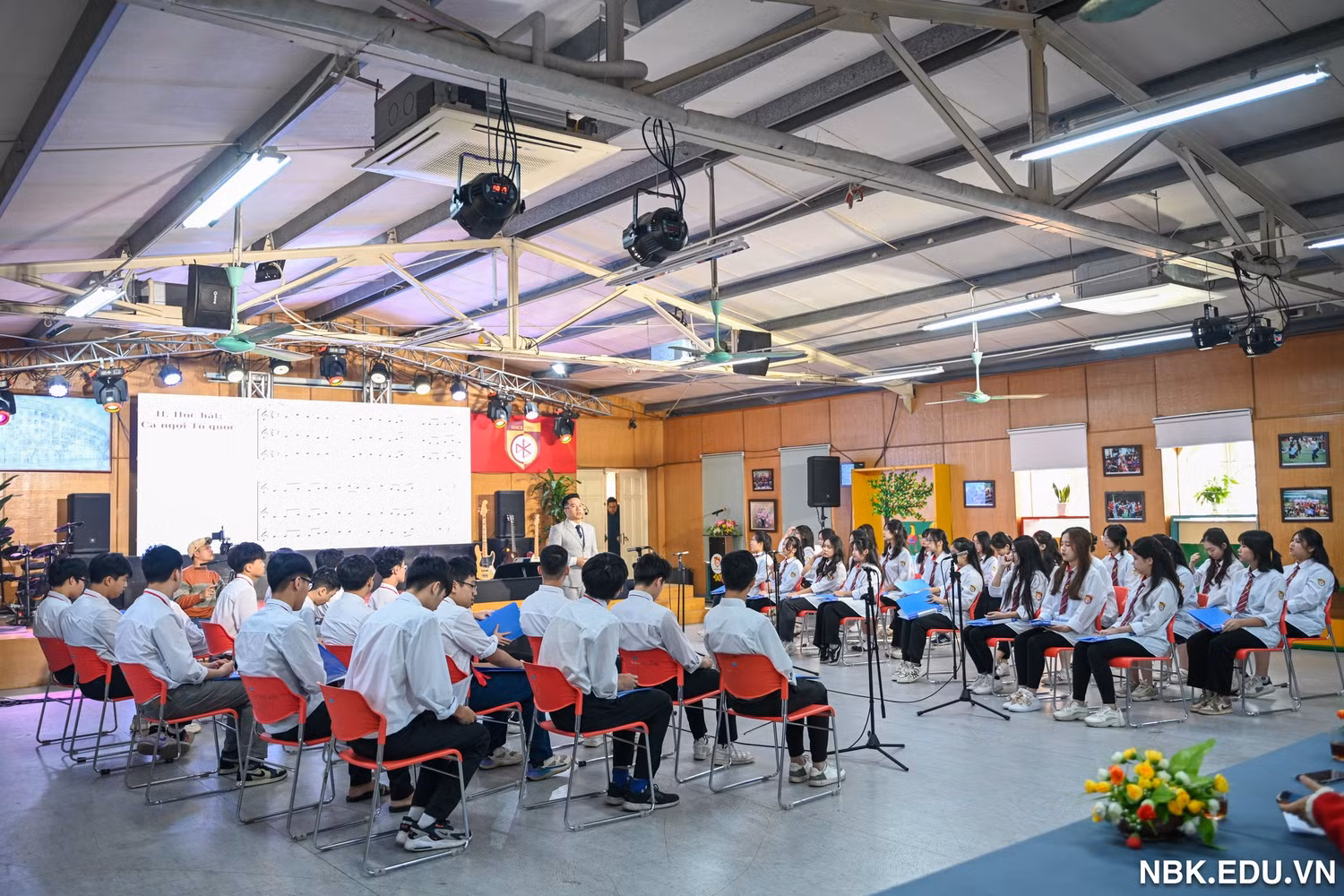 Tiết học Âm nhạc của học sinh. Ảnh: website nhà trường