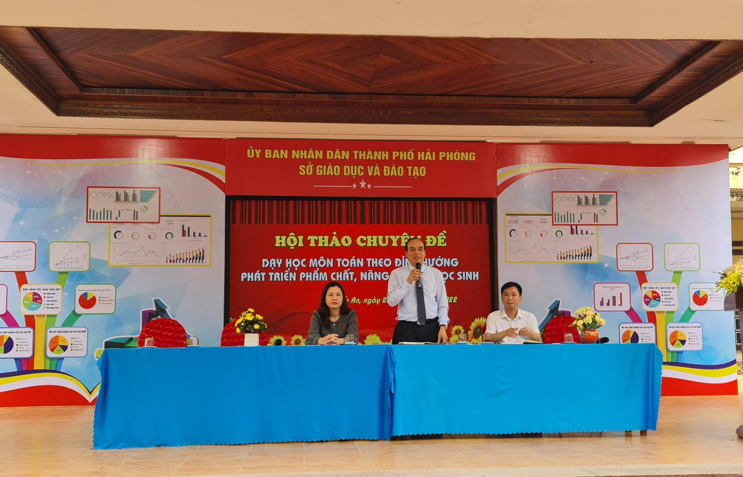 Ông Đỗ Văn Lợi - Phó giám đốc Sở Giáo dục và Đào tạo Hải Phòng dự và chỉ đạo hội thảo chuyên đề (Ảnh: Lã Tiến)