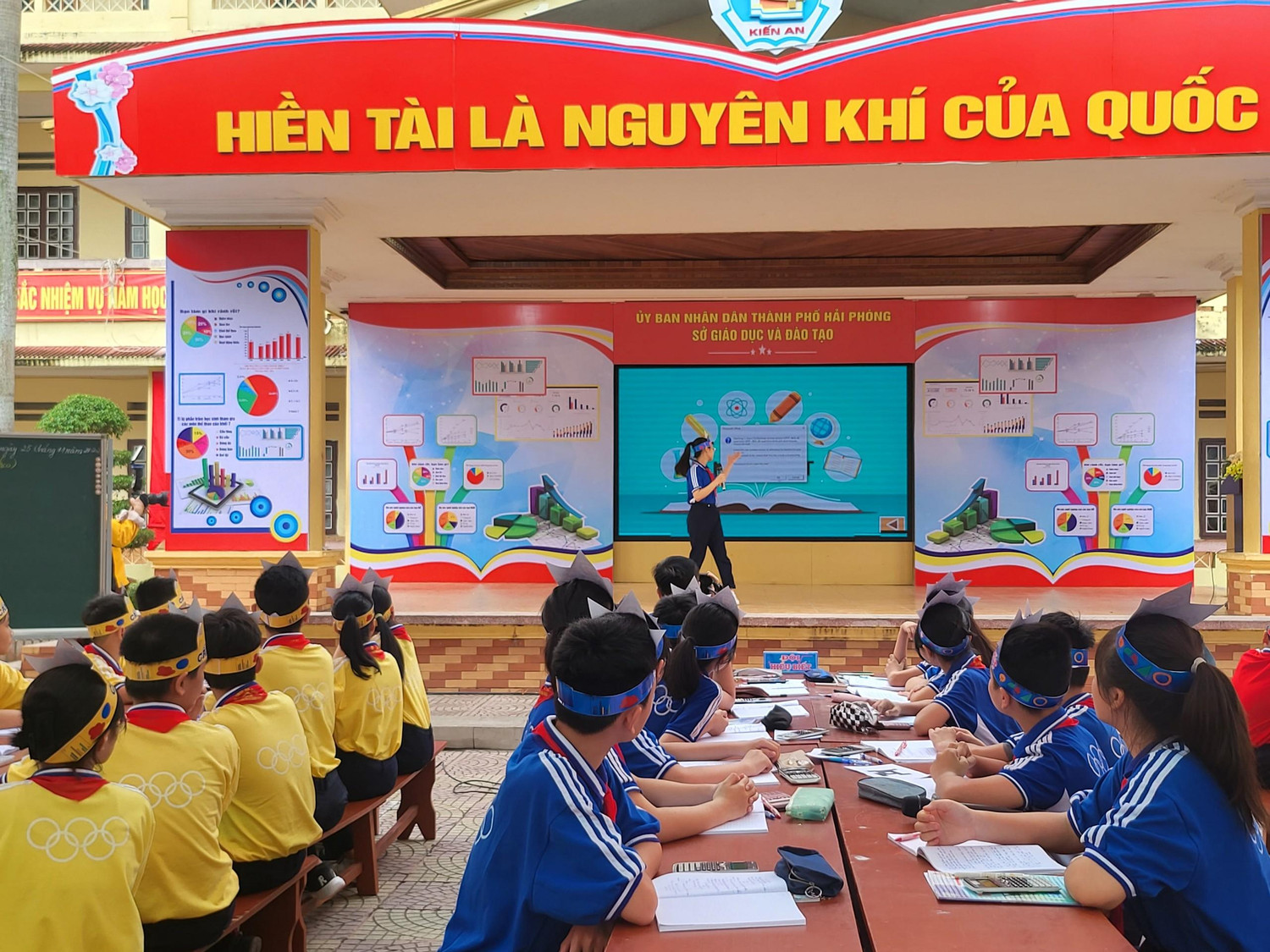 Tiết dạy "Biểu đồ hình quạt tròn" do cô giáo Nguyễn Thị Thu Phương và các em học sinh lớp 7A2, Trường Trung học cơ sở Lương Khánh Thiện thực hiện được đánh giá cao (Ảnh: Lã Tiến)