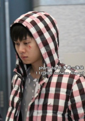 Trong show diễn của Super Junior tại Thượng hải vào tháng 3/2011, một fan hâm mộ cuồng nhiệt đã vô tình ném một tấm bảng Led vào mặt Heechul trong khi anh đang biểu diễn trên sân khấu. Và Heelchul đã không thể tiếp tục biểu diễn vì chấn thương.