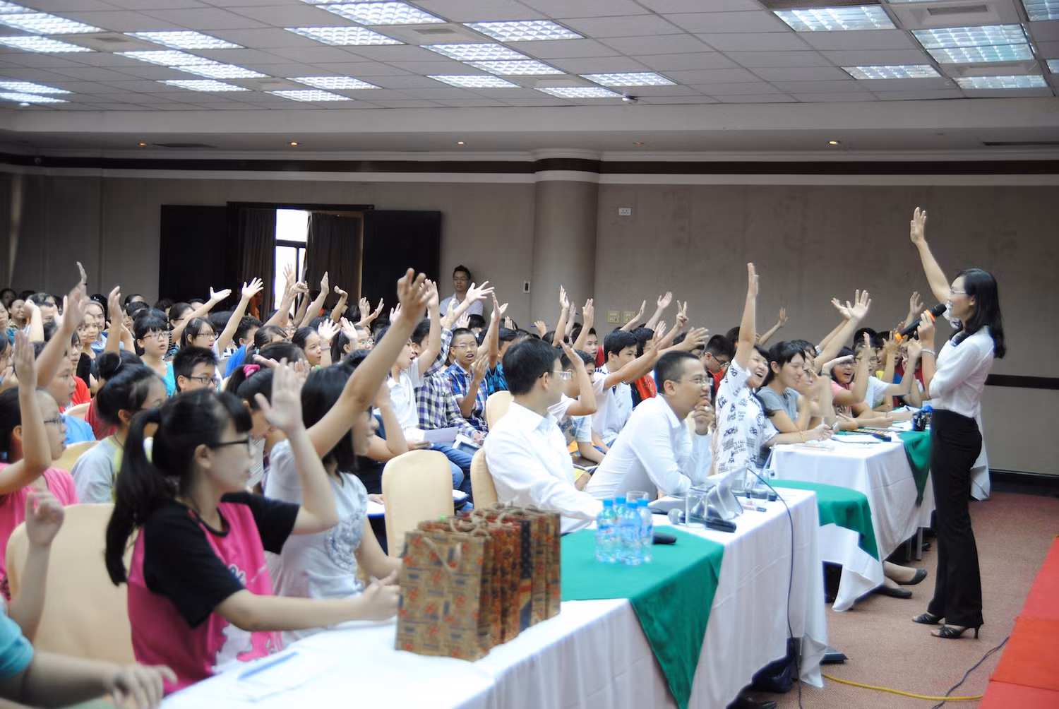 Theo anh Điệp, học tập là một quá trình truyền cảm hứng đến mỗi học sinh. Theo anh Điệp, học tập là một quá trình truyền cảm hứng đến mỗi học sinh.