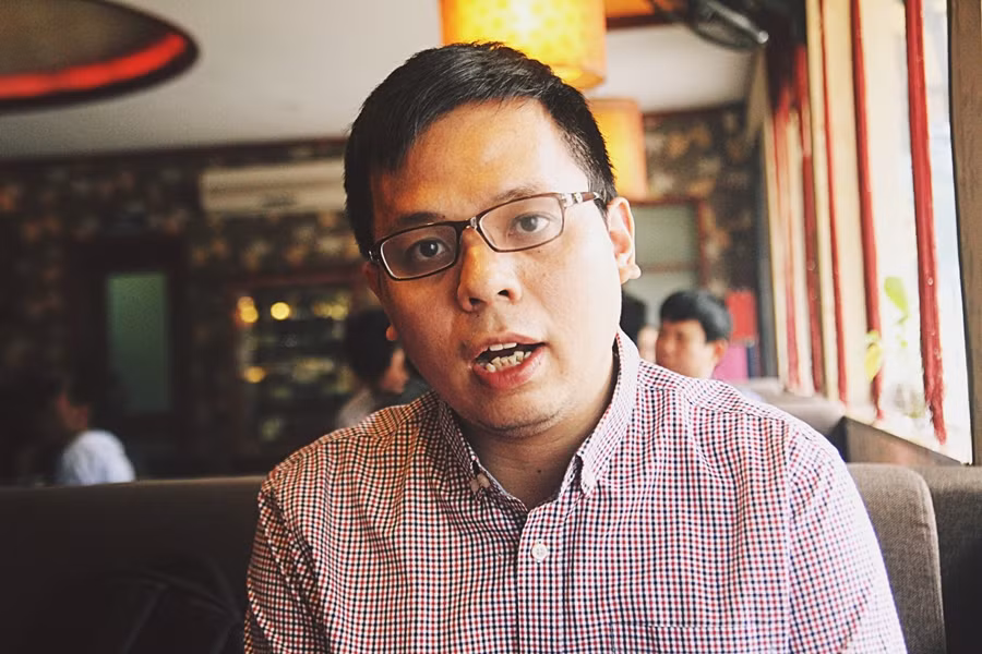Ông Phạm Hiệp trò chuyện cùng phóng viên. Ảnh Xuân Trung