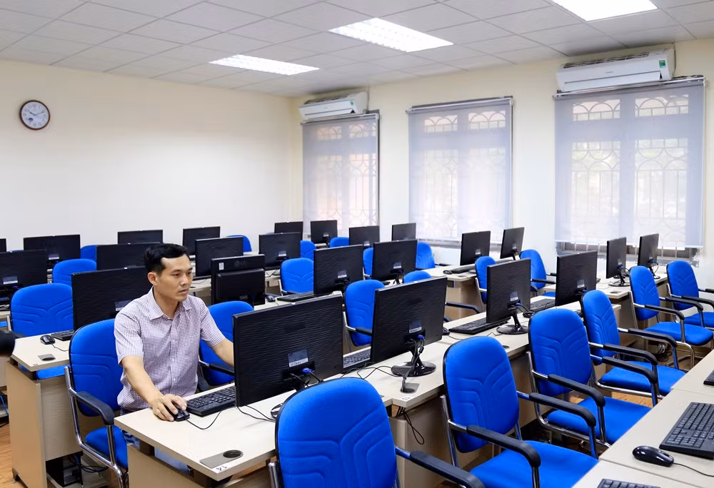 Mọi công tác chuyển bị cho thí sinh dự thi trên máy tính đã hoàn tất. Mọi công tác chuyển bị cho thí sinh dự thi trên máy tính đã hoàn tất.