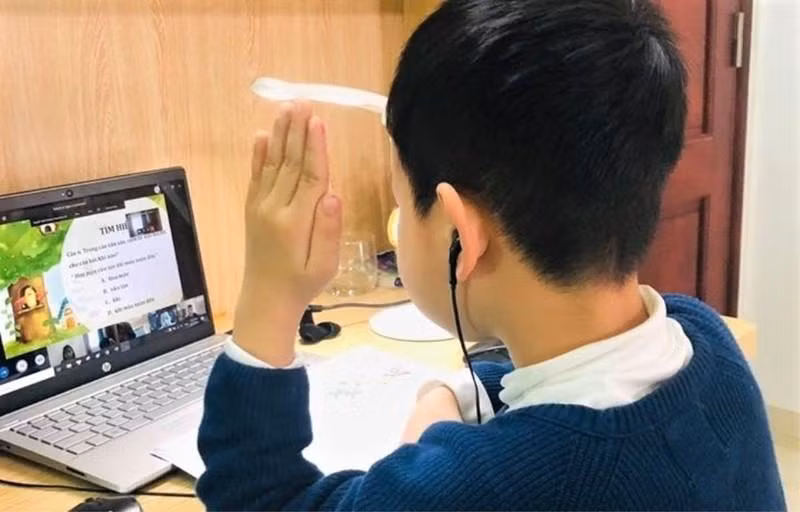 Các trường luôn sẵn sàng kích hoạt chế độ phòng thủ, chủ động triển khai học trực tuyến. Ảnh: Baochinhphu.vn Các trường luôn sẵn sàng kích hoạt chế độ phòng thủ, chủ động triển khai học trực tuyến. Ảnh: Baochinhphu.vn
