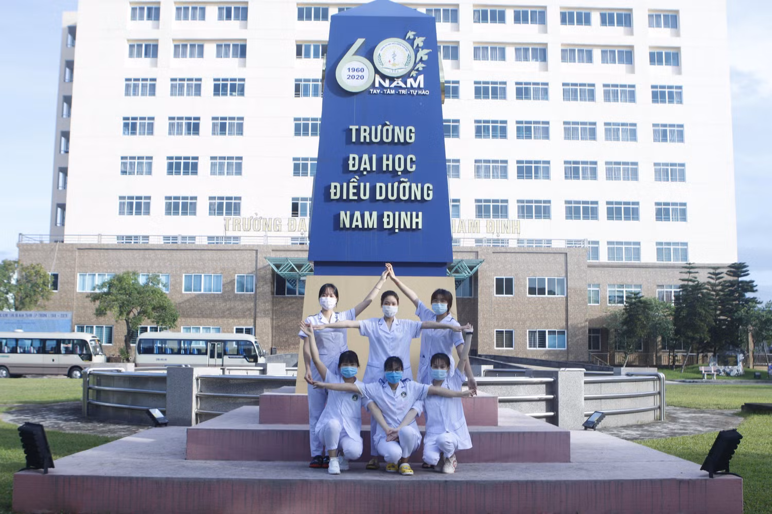 Sinh viên Trường Đại học Điều dưỡng Nam Định thể hiện quyết tâm cùng Bắc Giang chống dịch. (Ảnh: Nhà trường cung cấp) Sinh viên Trường Đại học Điều dưỡng Nam Định thể hiện quyết tâm cùng Bắc Giang chống dịch. (Ảnh: Nhà trường cung cấp)