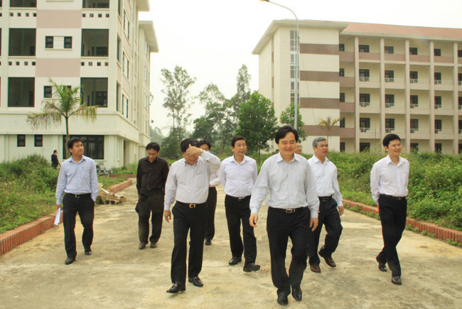 ĐHQGHN và Bộ Xây dựng từng có nhiều buổi làm việc về một số vấn đề liên quan đến Dự án xây dựng ĐHQGHN tại Hòa Lạc. (Ảnh: VNU)