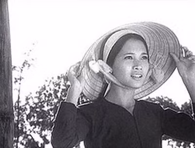 Nghệ sĩ Lê Vân vai Duyên trong phim “Bao giờ cho đến tháng 10” của đạo diễn Đặng Nhật Minh năm 1984. Nghệ sĩ Lê Vân vai Duyên trong phim “Bao giờ cho đến tháng 10” của đạo diễn Đặng Nhật Minh năm 1984.