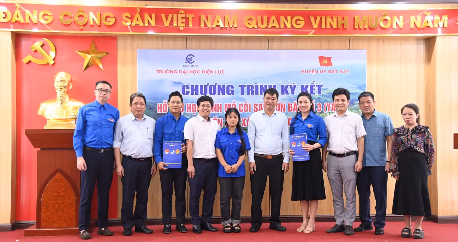 Chương trình ký kết hỗ trợ học sinh mồ côi do bão số 3 (Yagi) năm 2024 tại huyện Bát Xát (tỉnh Lào Cai). Ảnh: EPU.