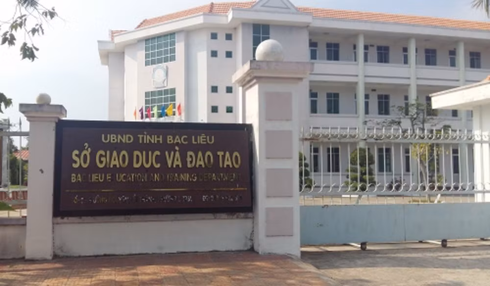 Sau khi tỉnh Bạc Liêu hợp nhất giữa Sở Giáo dục và Đào tạo và Sở Khoa học và Công nghệ thành Sở Giáo dục, Khoa học và Công nghệ.