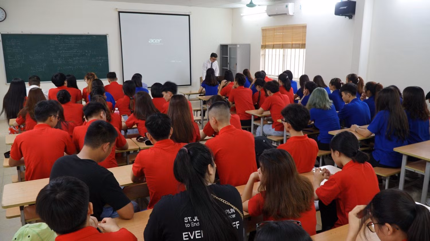 Sinh viên ngành Thương mại điện tử - Trường Đại học Hòa Bình. (Ảnh: NTCC)
