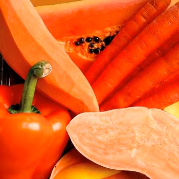 4. Tiêu thụ quá nhiều carotene: Mặc dù carotene rất bổ dưỡng, nhưng phải ăn ở mức độ vừa phải. Bổ sung quá nhiều carotene (từ nước ép trái cây từ cà rốt hoặc cà chua) có thể làm tăng lipid máu, khiến da mặt và da tay có màu vàng, mất cảm giác ngon miệng, tinh thần bất ổn, bồn chồn, thậm chí ngủ không ngon giấc kèm theo sợ hãi, khóc, mơ màng vào ban đêm…