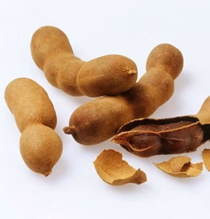 3. Giúp ngăn ngừa táo bón (hàm lượng chất xơ 20%): Quả me là một trong những nguồn chất xơ cao nhất trong các loại trái cây. Chất xơ trong quả me nói riêng có tác dụng điều hòa nhu động ruột và được coi như một loại thuốc nhuận tràng tự nhiên, vừa hiệu quả vừa không gây tác dụng phụ. Vì vậy, ăn me có thể giúp cơ thể bạn ngăn ngừa táo bón.