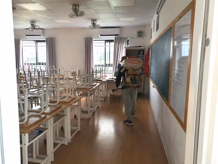 Các lớp học được phun khử trùng. Ảnh: Nhà trường cung cấp Các lớp học được phun khử trùng. Ảnh: Nhà trường cung cấp