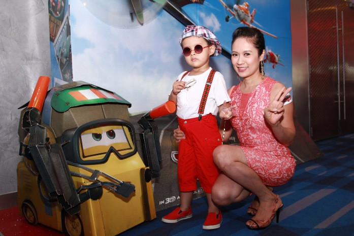 Diễn viên Thanh Thúy cũng đưa cậu con trai tới tham dự.