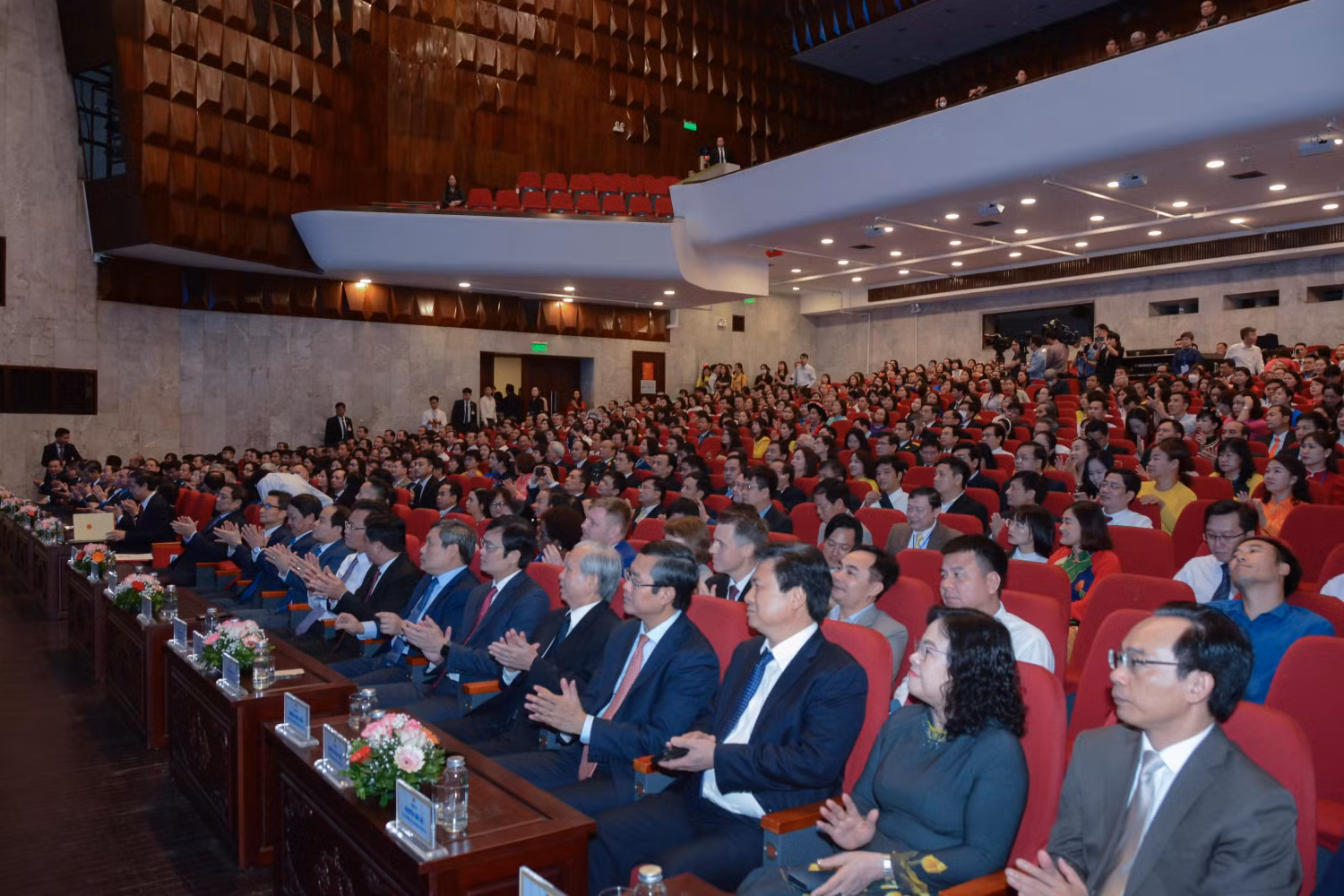 Lễ Kỷ niệm 40 năm Ngày Nhà giáo Việt Nam nhằm tôn vinh, tri ân những nỗ lực, đóng góp của đội ngũ nhà giáo. Ảnh: Bộ Giáo dục và Đào tạo Lễ Kỷ niệm 40 năm Ngày Nhà giáo Việt Nam nhằm tôn vinh, tri ân những nỗ lực, đóng góp của đội ngũ nhà giáo. Ảnh: Bộ Giáo dục và Đào tạo