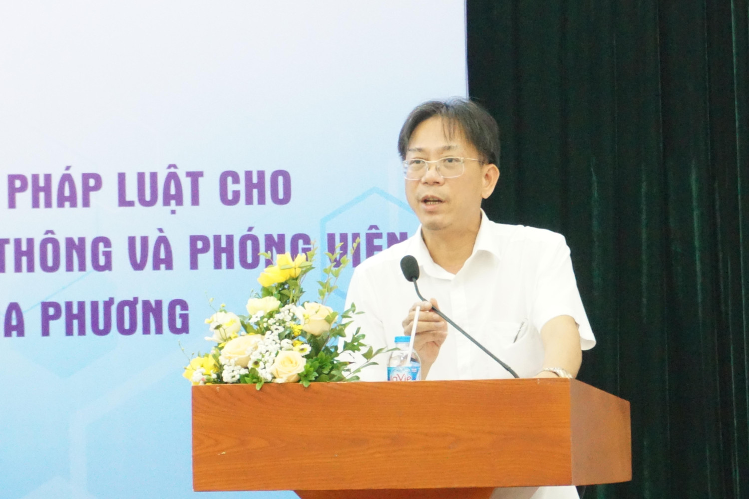 Ông Hồ Hồng Hải - Phó Vụ trưởng Vụ Pháp chế, Bộ Thông tin và Truyền thông phát biểu tại Hội nghị. (Ảnh: Nguyên Phương) Ông Hồ Hồng Hải - Phó Vụ trưởng Vụ Pháp chế, Bộ Thông tin và Truyền thông phát biểu tại Hội nghị. (Ảnh: Nguyên Phương)