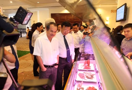 Bầu Đức và Vissan chính thức giới thiệu dòng sản phẩm thịt bò tơ Úc ra thị trường. Ảnh: T.Nhân