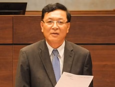 Bộ trưởng Phạm Vũ Luận cho biết, dự thảo dạy tích hợp môn Sử đang trong quá trình lấy ý kiến nhân dân và các nhà chuyên môn. ảnh: Trung tâm thông tin Quốc hội.