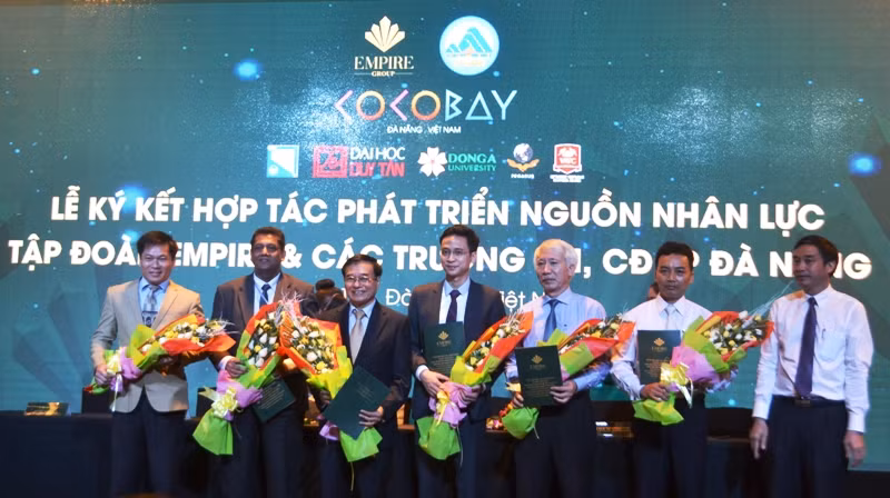 Tập đoàn Empire ký kết hợp tác với các trường đại học, cao đẳng ở Đà Nẵng. Ảnh: TT Tập đoàn Empire ký kết hợp tác với các trường đại học, cao đẳng ở Đà Nẵng. Ảnh: TT