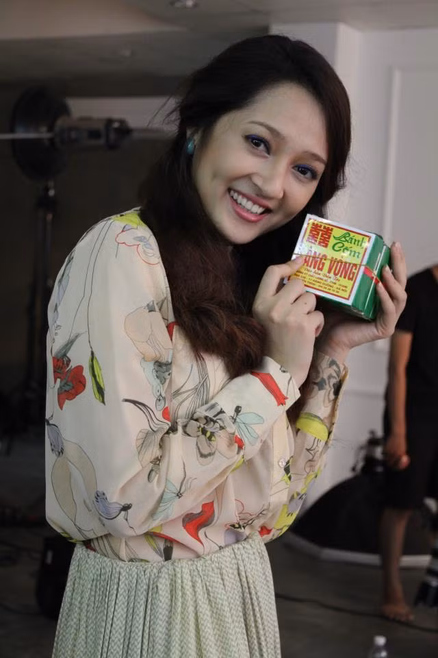 Bảo Anh khoe nụ cười xinh đẹp.