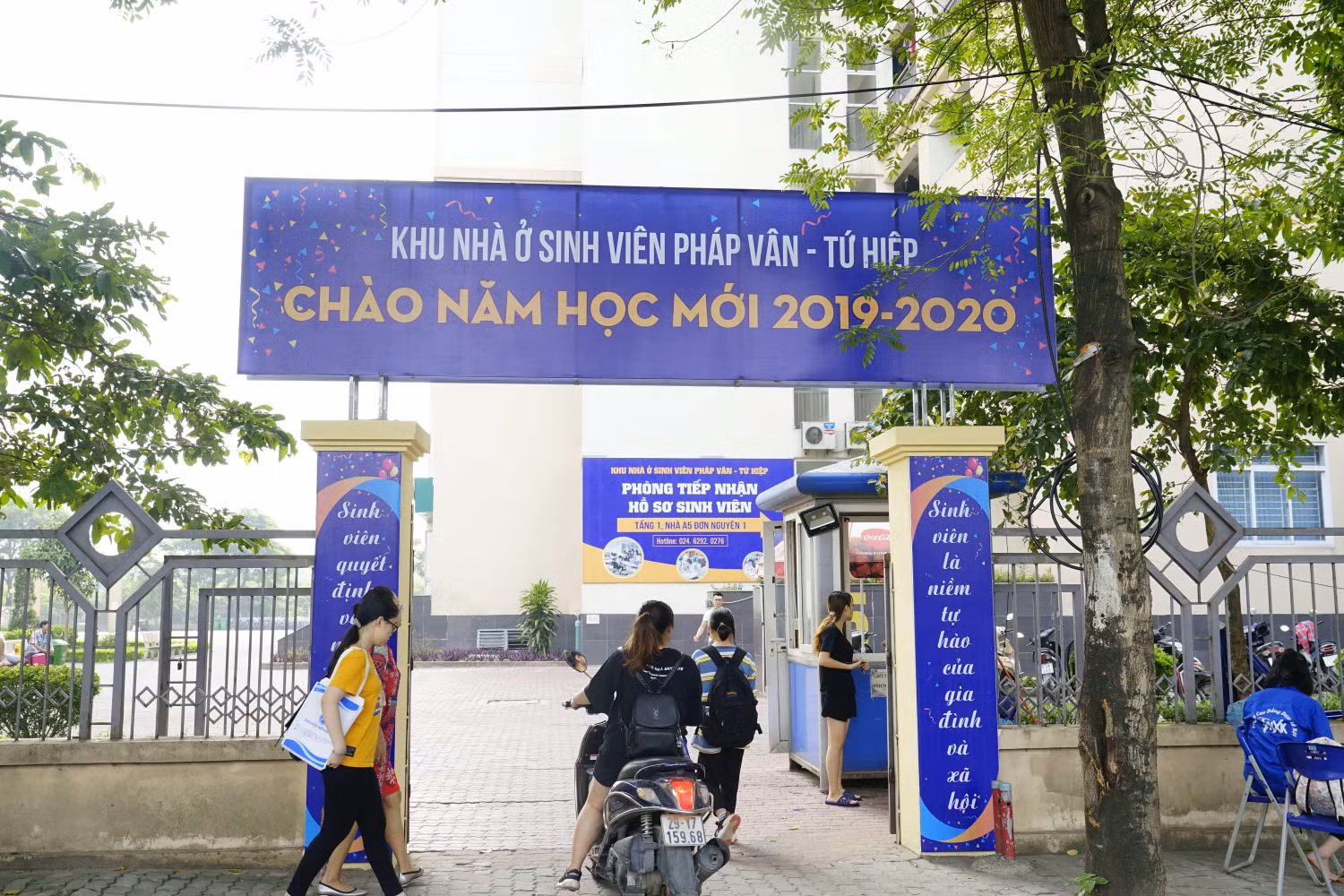 Không khí sinh viên về đăng ký ở trọ tấp nập hơn bao giờ hết.