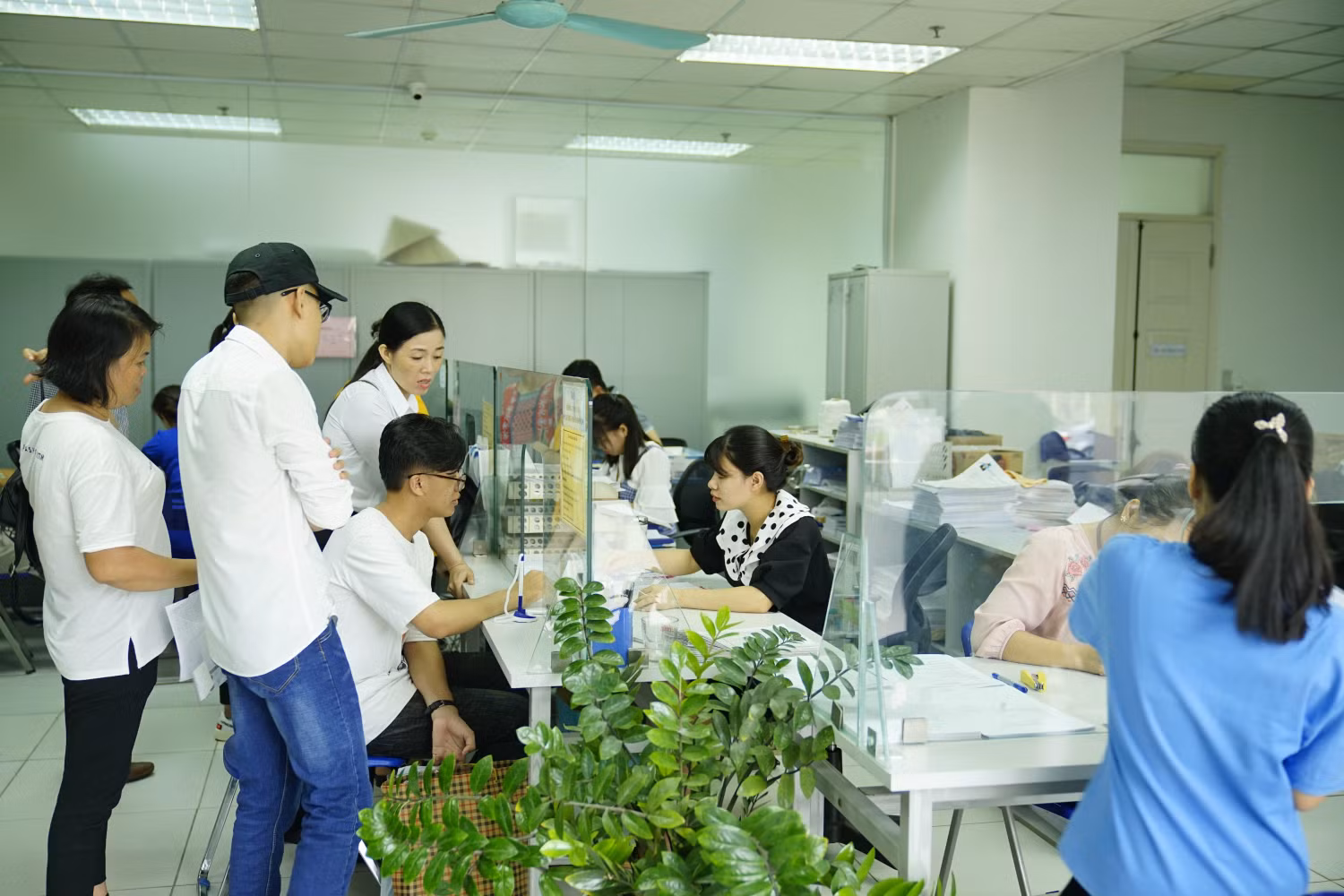 Thủ tục đăng ký ở trọ đối với các bạn tân sinh viên rất nhanh gọn, đơứn giản. Mức phí hàng tháng rất hợp lý 205.000 đồng/tháng.