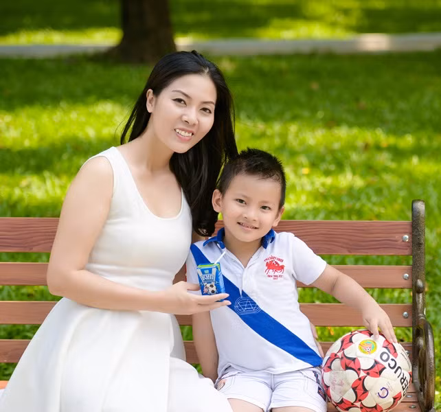 Sữa trắng Love’in Farm KUN đảm bảo nguồn dưỡng chất thiết yếu mỗi ngày cho bé. Sữa trắng Love’in Farm KUN đảm bảo nguồn dưỡng chất thiết yếu mỗi ngày cho bé.