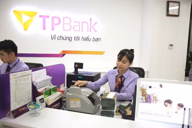 Kết quả kinh doanh 6 tháng đầu năm 2015 của TPBank khá khả quan với các chỉ tiêu cơ bản đều tăng trưởng và vượt kế hoạch đề ra. Kết quả kinh doanh 6 tháng đầu năm 2015 của TPBank khá khả quan với các chỉ tiêu cơ bản đều tăng trưởng và vượt kế hoạch đề ra.