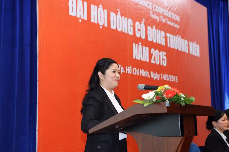 Bà Đỗ Thi Minh Đức Chủ tịch Hội đồng QT VASS báo cáo tại Hội nghị.