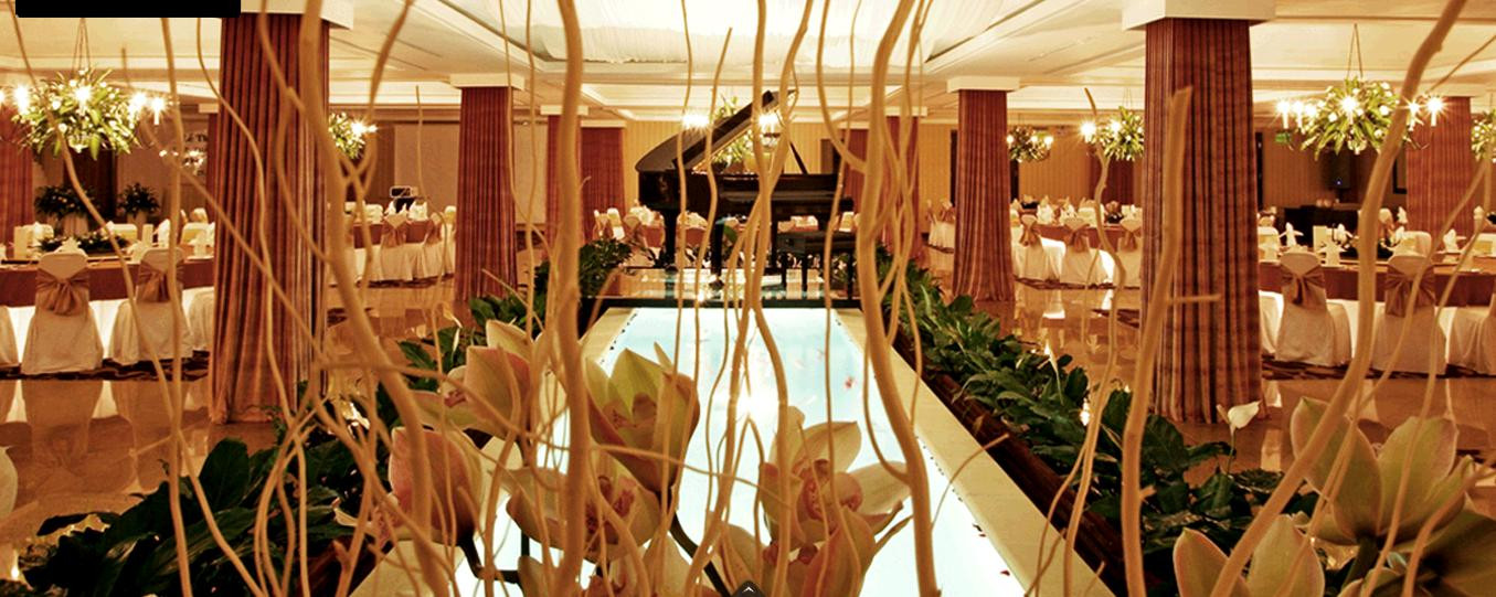 Tiệc cưới có lẽ được rút gọn với những người thân, bạn bè, đồng nghiệp thân thiết của cô dâu và chú rể.