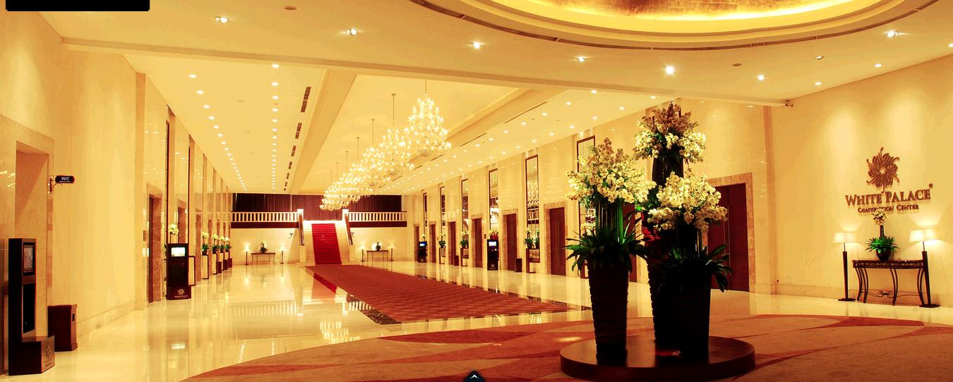 Tổng diện tích sử dụng trên 24,000 m2 mang lại cho White Palace không gian mở rộng rãi với hai đại sảnh chính là Grand Platinum mang phong cách Châu Âu thanh lịch, sang trọng và Grand Crystal lộng lẫy mang dáng dấp của một nhà hát opera độc đáo. >Mục sở thị khách sạn 5 sao cưới Tăng Thanh Hà ở Philippines >Mức giá rẻ bất ngờ nơi thuê đám cưới Tăng Thanh Hà tại Philippines
