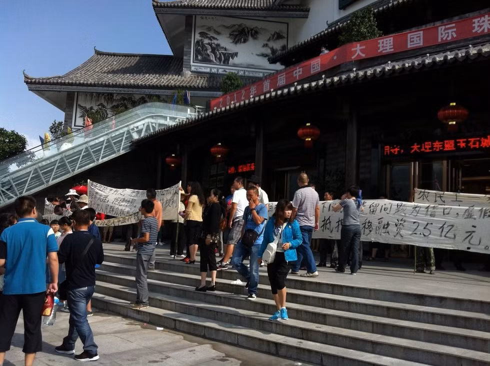 Chọn nơi đông người qua lại biểu tình gây áp lực với chủ đầu tư