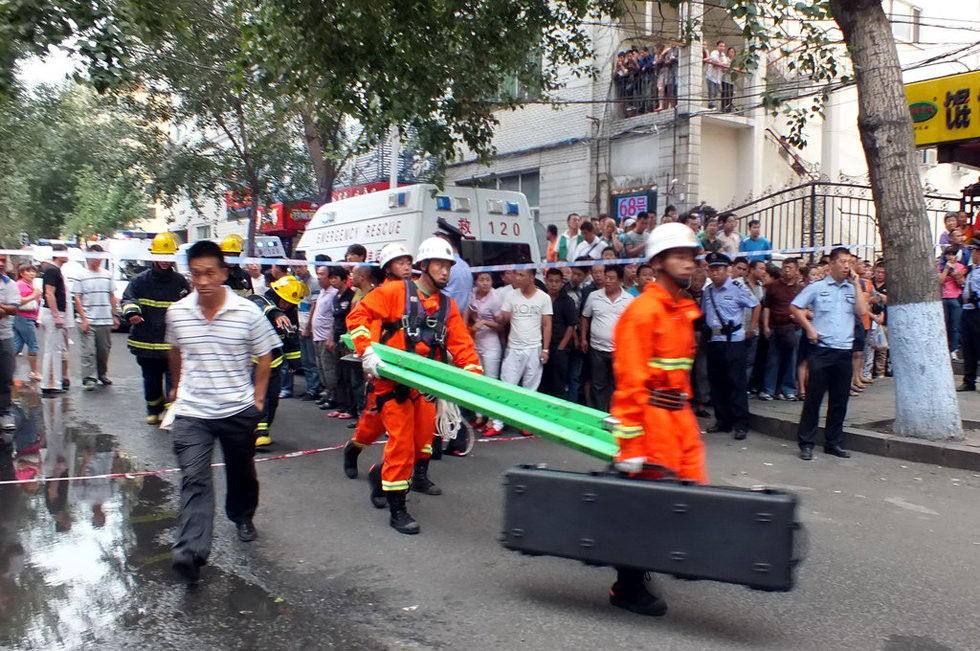 Lực lượng cứu hộ tới hiện trường