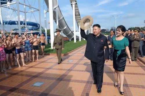 Thời gian gần đây ông Kim Jong-un thường xuyên xuất hiện trước công chúng cùng với Đệ nhất phu nhân