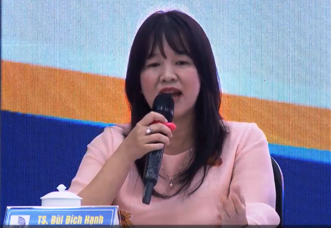 Tiến sĩ Bùi Bích Hạnh – Phó Hiệu trưởng Trường Đại học Sư phạm Đà Nẵng chia sẻ về đào tạo giáo viên. Ảnh: AN Tiến sĩ Bùi Bích Hạnh – Phó Hiệu trưởng Trường Đại học Sư phạm Đà Nẵng chia sẻ về đào tạo giáo viên. Ảnh: AN