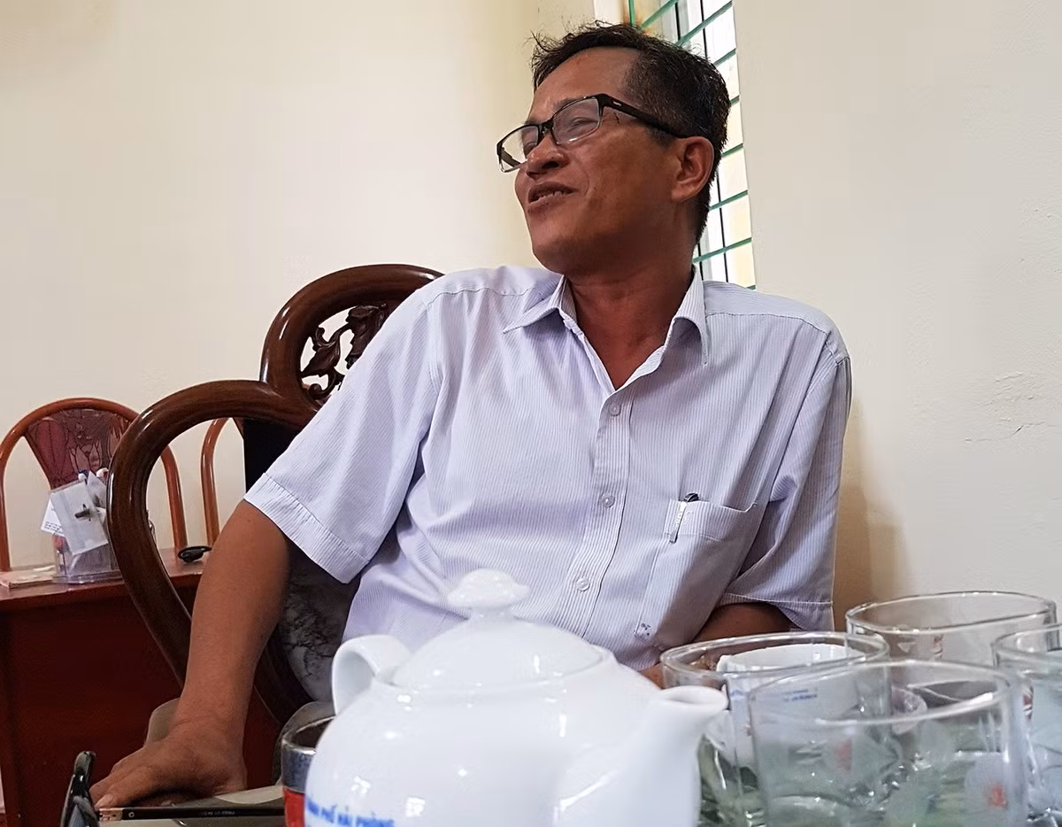 Ông Nguyễn Hữu Đạt, Hiệu trưởng Trường Trung học cơ sở Minh Tân, Thủy Nguyên, Hải Phòng. Ảnh: Tiến Thắng / Báo Tuổi Trẻ. Ông Nguyễn Hữu Đạt, Hiệu trưởng Trường Trung học cơ sở Minh Tân, Thủy Nguyên, Hải Phòng. Ảnh: Tiến Thắng / Báo Tuổi Trẻ.
