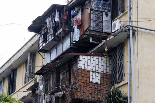 Tình trạng cơi nới trái phép như thế này diễn ra thường xuyên ở các chung cư cũ Hà Nội Tình trạng cơi nới trái phép như thế này diễn ra thường xuyên ở các chung cư cũ Hà Nội