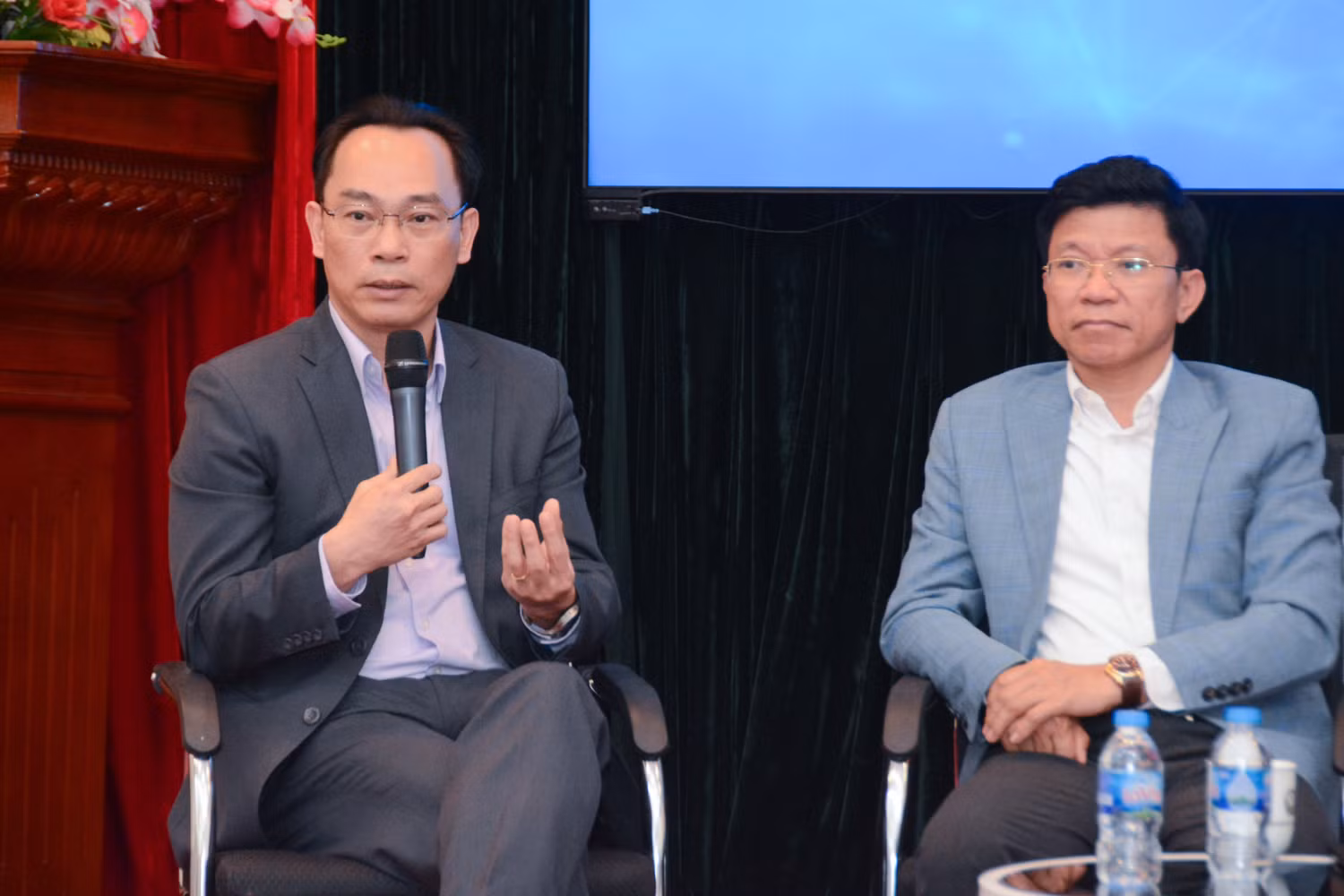 Thứ trưởng Hoàng Minh Sơn khẳng định, để hiểu về ChatGPT thì cần phải sử dụng công nghệ này. Ảnh: Bộ Giáo dục và Đào tạo Thứ trưởng Hoàng Minh Sơn khẳng định, để hiểu về ChatGPT thì cần phải sử dụng công nghệ này. Ảnh: Bộ Giáo dục và Đào tạo