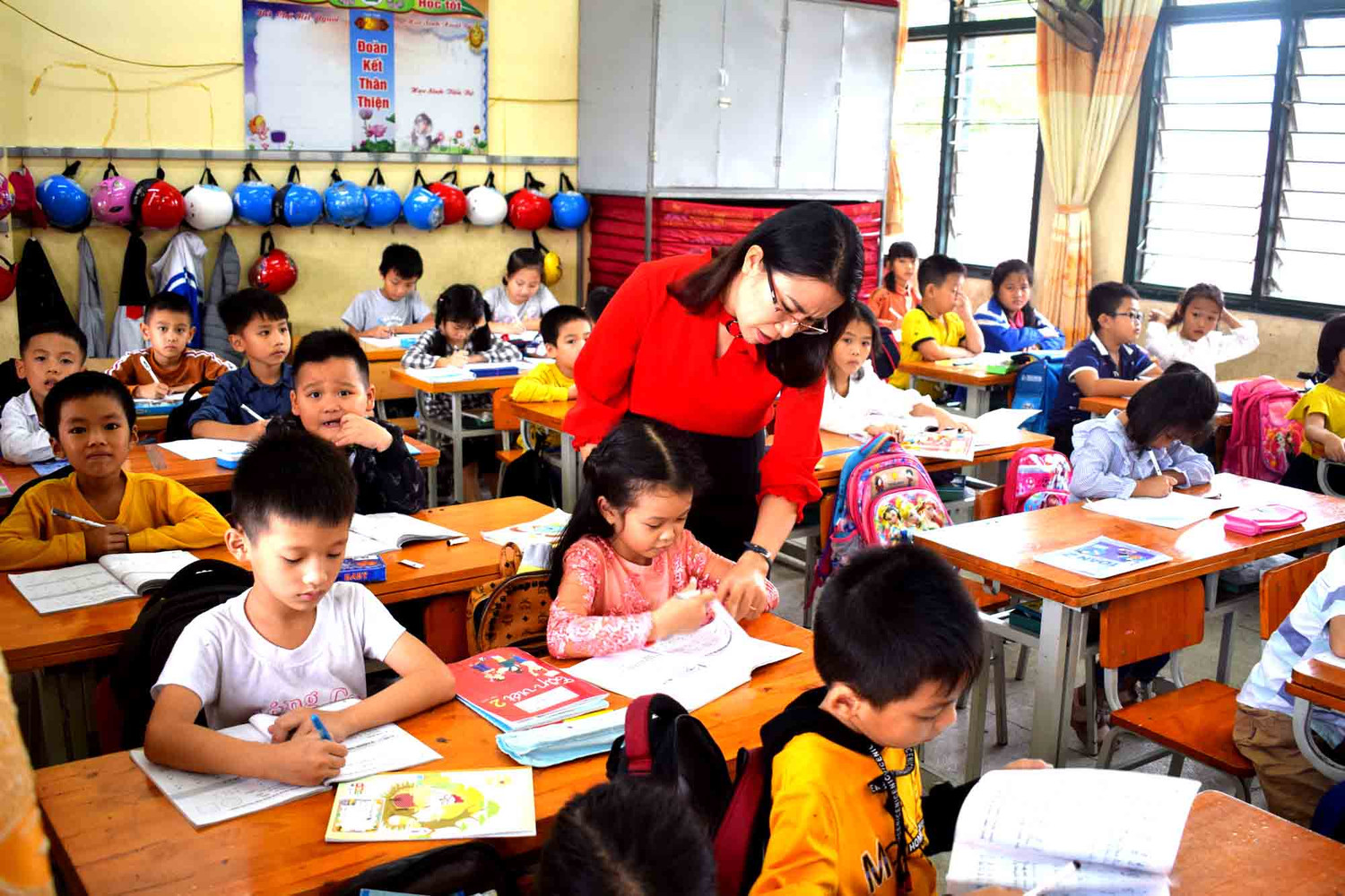 Cô giáo Trương Thị Thúy có nhiều sáng kiến giúp học sinh khắc phục tật nói ngọng. (Ảnh: CTV) Cô giáo Trương Thị Thúy có nhiều sáng kiến giúp học sinh khắc phục tật nói ngọng. (Ảnh: CTV)