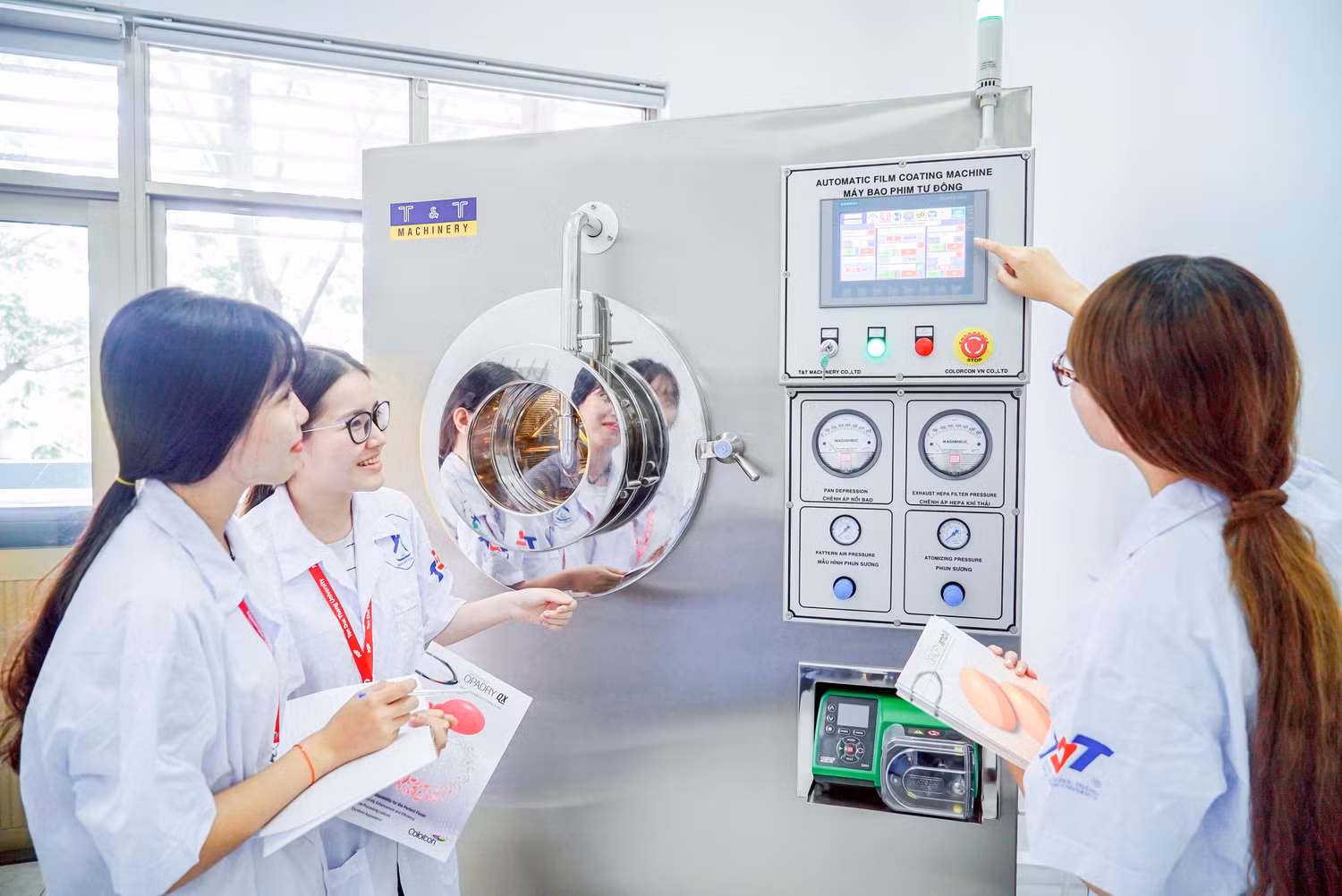 Xếp hạng quốc tế càng cao, hội nhập quốc tế càng mạnh, sinh viên TDTU càng có nhiều cơ hội việc làm, phát triển nghề nghiệp. Ảnh do Phó giáo sư Phạm Thanh Phong cung cấp.