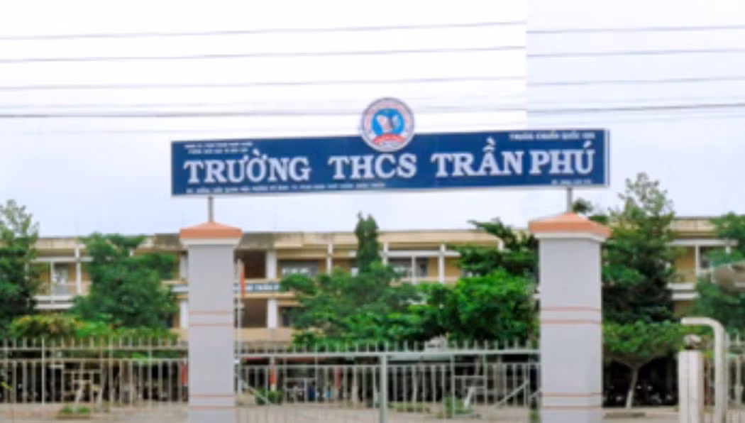 Ảnh trường Trung học cơ sở Trần Phú. Ảnh trường Trung học cơ sở Trần Phú.
