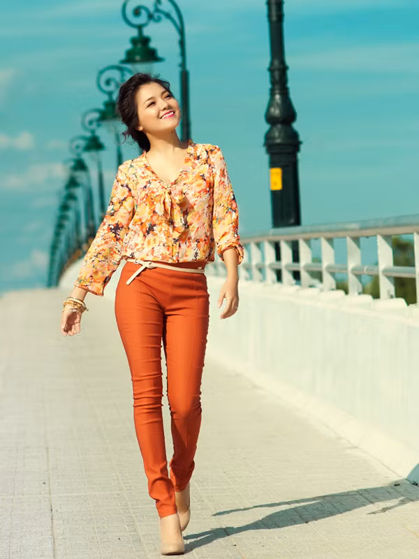 Thanh Ngọc tự tin rạng ngời khoe sắc. (Theo ngoisao)