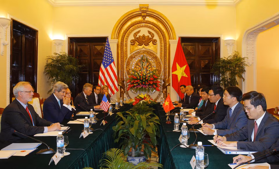 Đoàn đại biểu Mỹ hội đàm với phái đoàn Việt Nam do Phó Thủ tướng, Bộ trưởng ngoại giao Phạm Bình Minh dẫn đầu. Đoàn đại biểu Mỹ hội đàm với phái đoàn Việt Nam do Phó Thủ tướng, Bộ trưởng ngoại giao Phạm Bình Minh dẫn đầu.