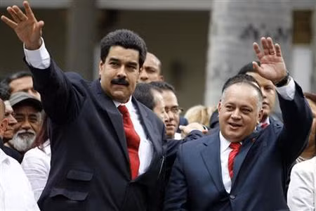 Phó Tổng thống Nicolas Maduro (trái) và Chủ tịch Quốc hội Diosdado Cabello.