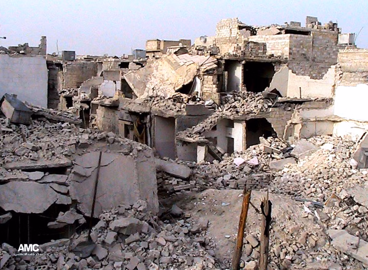 Cảnh đổ nát ở thành phố Aleppo sau các cuộc không kích hôm 2/7.
