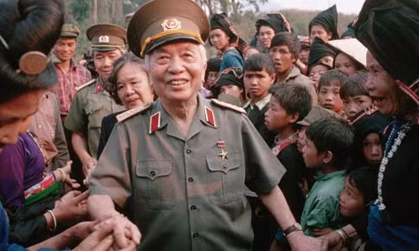 Đại tướng Võ Nguyên Giáp tham gia lễ kỷ niệm chiến thắng Điện Biên Phủ năm 1994. Đại tướng Võ Nguyên Giáp tham gia lễ kỷ niệm chiến thắng Điện Biên Phủ năm 1994.
